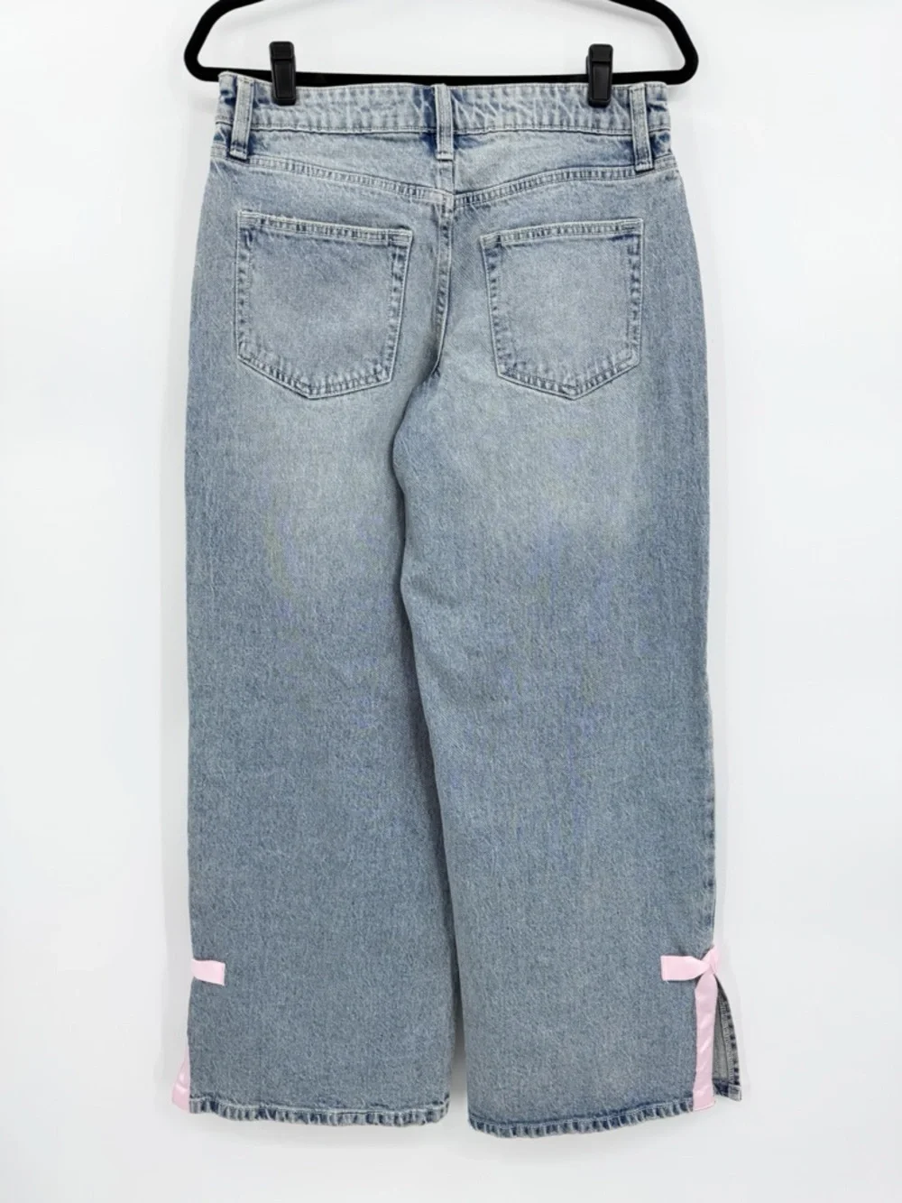 No Boundaries Wide Leg Jeans Light Wash Denim w/Pink Ribbon Detail Size 2 NWT - Picture 5 of 15